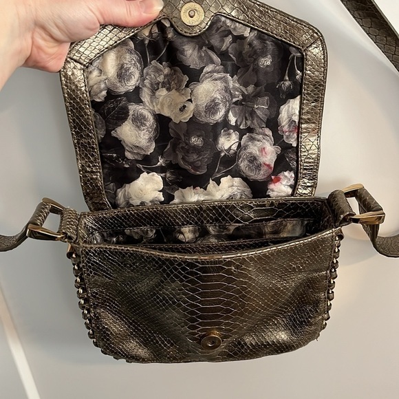 Ted Baker Limited Ed Metallic Cross Body Bag EUC - Picture 7 of 16